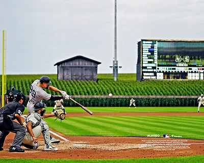 Aaron Judge, joueur non signé des Yankees de New York la MLB, frappe au Field of Dreams