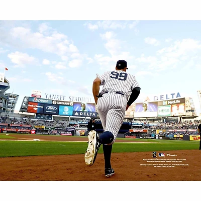 Aaron Judge, joueur non signé des Yankees de New York, prend le terrain contre les Blue Jays Toronto