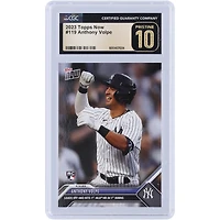 Anthony Volpe, des Yankees de New York, frappe son premier coup de circuit en MLB en première manche. Carte recrue authentique et vierge de 10 points de la CGC n° 119.