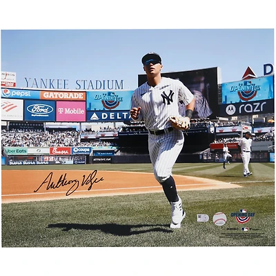 Photographie autographiée de 16" x 20" d'Anthony Volpe des Yankees de New York lors de la journée d'ouverture