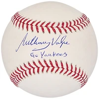 Anthony Volpe, joueur de baseball autographié par les Yankees de New York, avec l'inscription « Go Yankees »