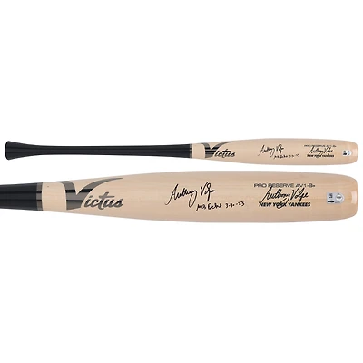 Batte de baseball Victus Game Model Torpedo autographiée par Anthony Volpe, des Yankees de New York, avec inscription « Débuts en MLB le 30 mars 1923 ».