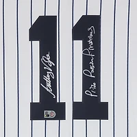 Maillot réplique blanc Nike autographié par Anthony Volpe des Yankees de New York, avec l'inscription « Fierté. Passion. Rayures. »