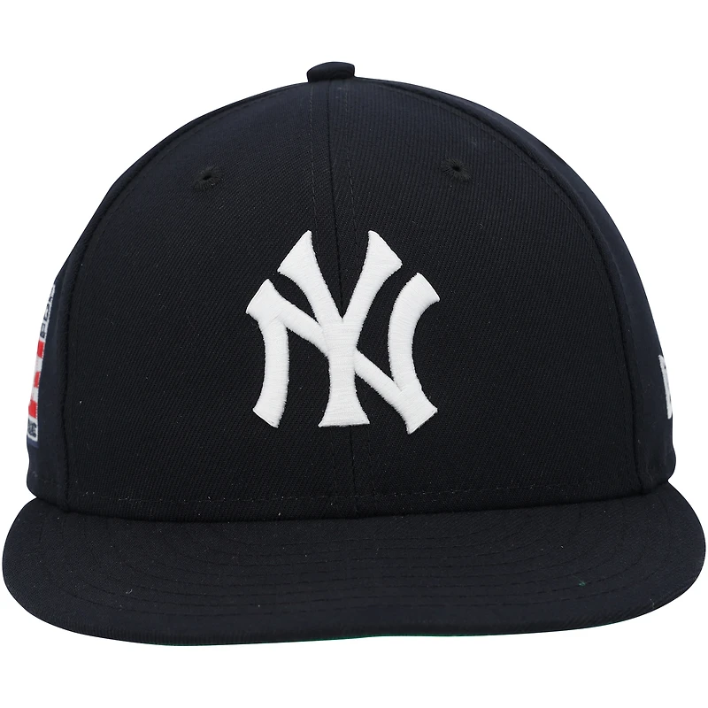 Casquette New Era bleu marine du Temple de la renommée portée par Anthony Volpe, des Yankees de New York, lors du match contre les Phillies de Philadelphie, le 27 juillet 2025