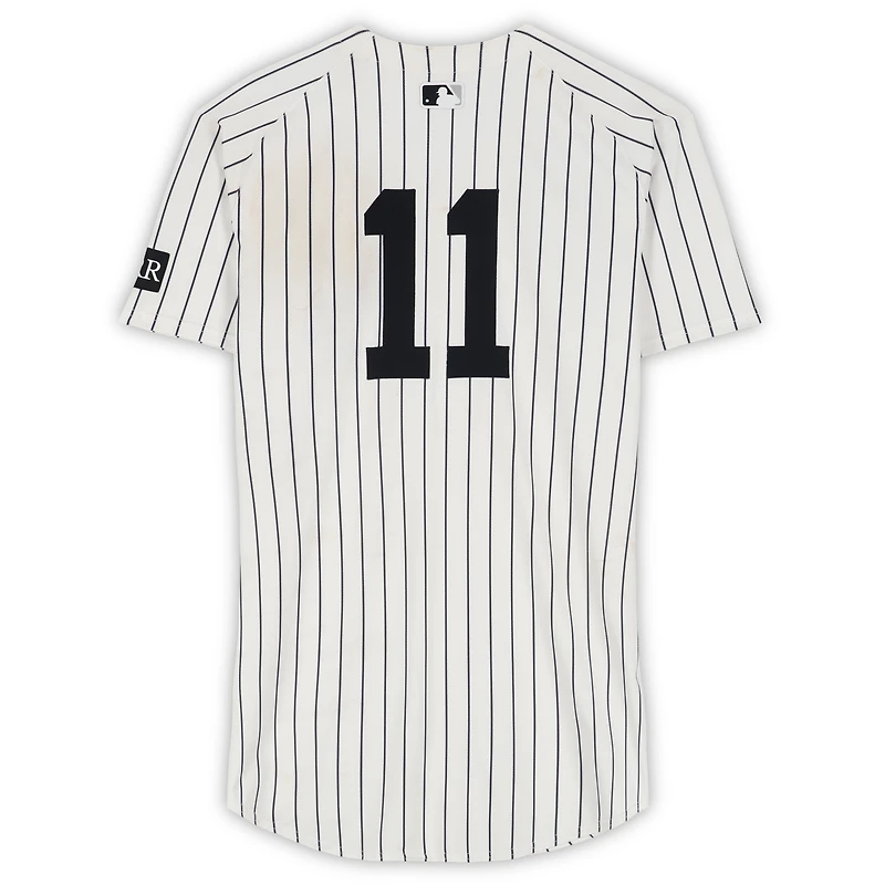 Maillot blanc à rayures fines n° 11 des Yankees de New York, Anthony Volpe, utilisé lors du match contre les Twins du Minnesota, le 13 août 2025.