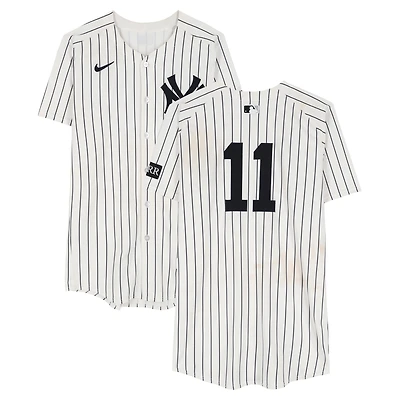 Maillot Nike blanc à rayures fines Anthony Volpe des Yankees de New York, numéro 11 , utilisé lors du match contre les Orioles de Baltimore, le 28 septembre 2025.