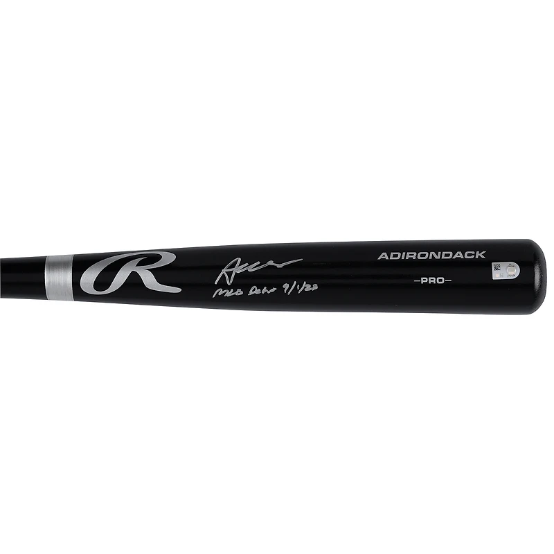 Bâton Rawlings Pro noir autographié par Austin Wells, joueur des Yankees de New York, avec inscription « Débuts en MLB le 1er septembre 1923 ».