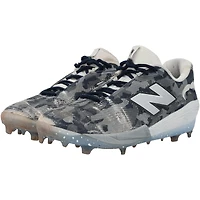 Crampons New Balance gris camouflage autographiés par Austin Wells, des Yankees de New York, portés lors du match contre les Orioles de Baltimore le 20 septembre 2025.