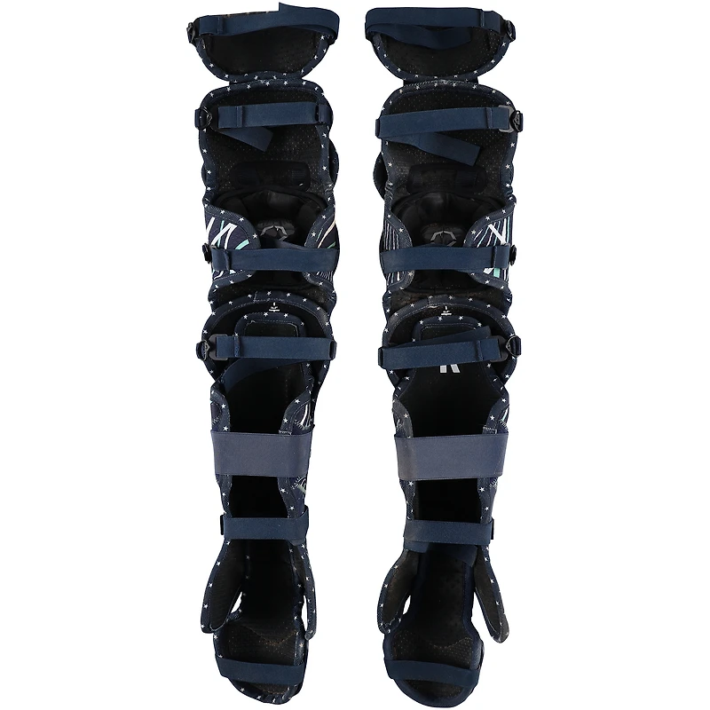 Protège-tibias EvoShield bleu marine autographiés par Austin Wells, des Yankees de New York