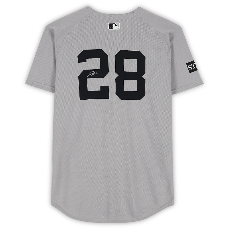 Maillot gris autographié par Austin Wells des Yankees de New York, porté lors du match n° 28 contre les Blue Jays de Toronto le 4 octobre 2025