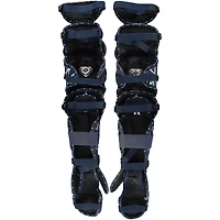 Protège-tibias EvoShield bleu marine d'Austin Wells, utilisés lors du match contre les Tigers de Détroit, le 10 septembre 2025.