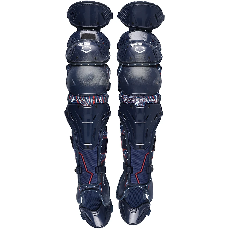 Protège-tibias EvoShield bleu marine d'Austin Wells, portés lors du match contre les Mets de New York, le 5 juillet 2025