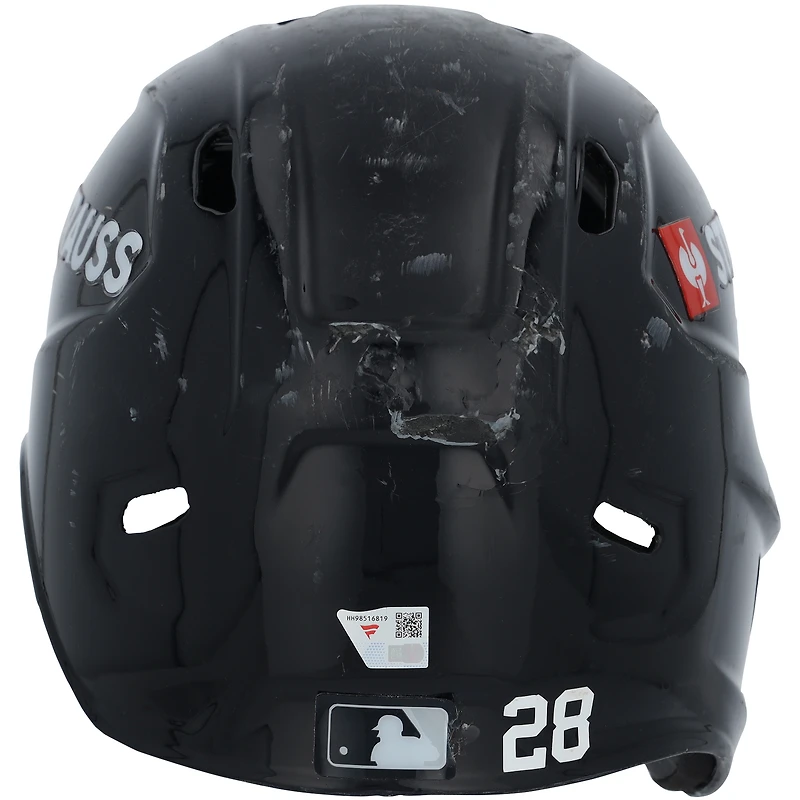 Casque de frappeur bleu marine n° 28 porté par Austin Wells, des Yankees de New York, lors de plusieurs matchs de la saison 2025 de la MLB.