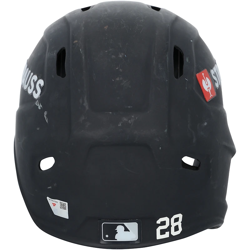 Casque de frappeur bleu marine n° 28 porté par Austin Wells, des Yankees de New York, lors des matchs des 4 avril, 12 mai, 23 juin, 4 août, 18 septembre, 4 et 5 octobre 2025.