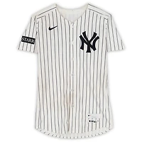 Maillot Nike blanc à fines rayures n° 28 porté par Austin Wells des Yankees de New York contre les Orioles de Baltimore le 28 septembre 2025