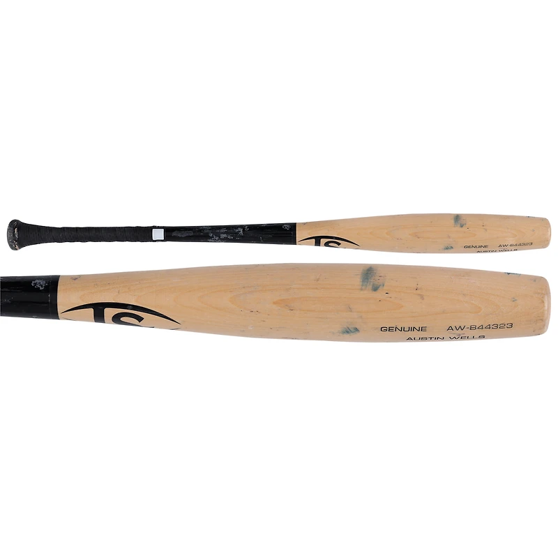 Batte cassée des Louisville Slugger beige/noire d'Austin Wells, utilisée lors du match contre les Rangers du Texas, le 4 août 2025