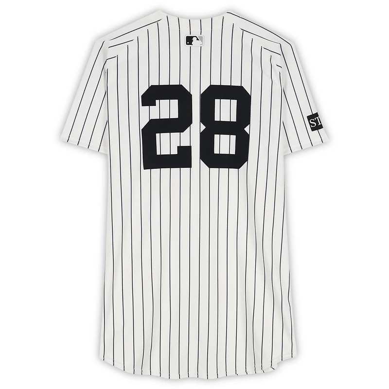 Maillot Nike blanc à rayures fines porté par Austin Wells des Yankees de New York, numéro 28, contre les Athletics, le 29 juin 2025