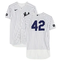 Maillot blanc à rayures n° 42 porté par Brent Headrick des Yankees de New York contre les Angels de Los Angeles le 15 avril 2026 – Journée Jackie Robinson