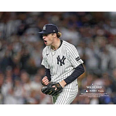 Photographie de célébration du strikeout Cam Schlittler, joueur non signé des Yankees New York lors la série Wild Card Ligue américaine MLB 2025
