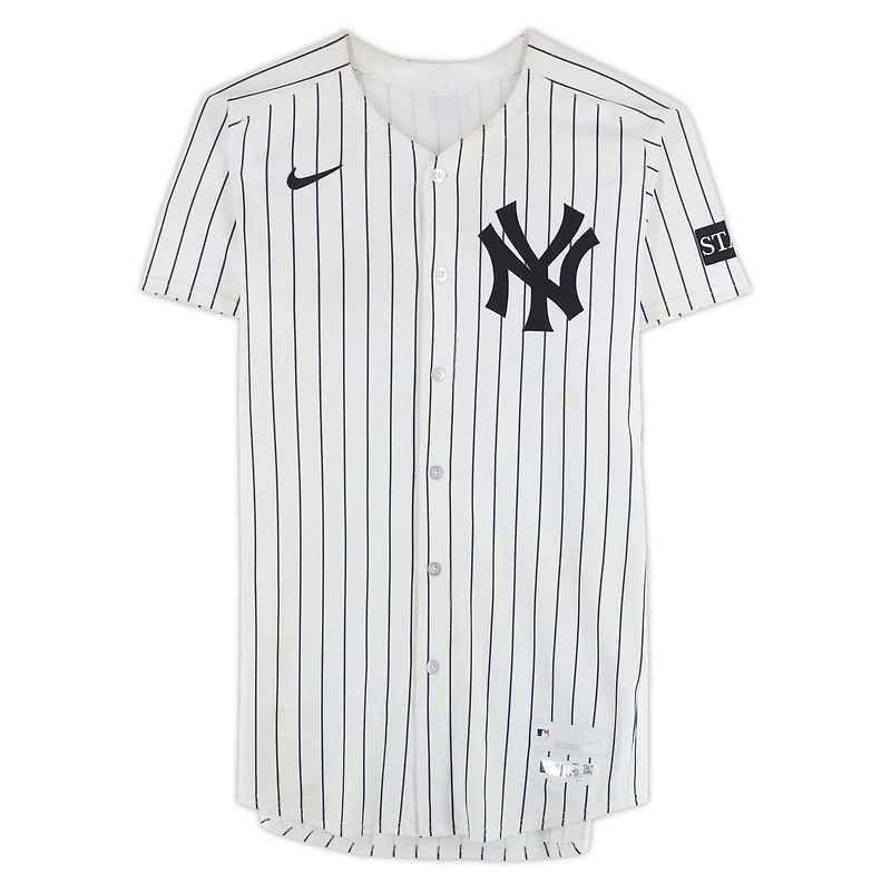 Maillot à rayures blanches #36 des Yankees de New York, utilisé lors du match contre les Orioles de Baltimore le 21 juin 2025 - 7 manches, 5 retraits au bâton, victoire. Maillot Clarke Schmidt des Yankees de New York, numéro 45840, numéro 2.