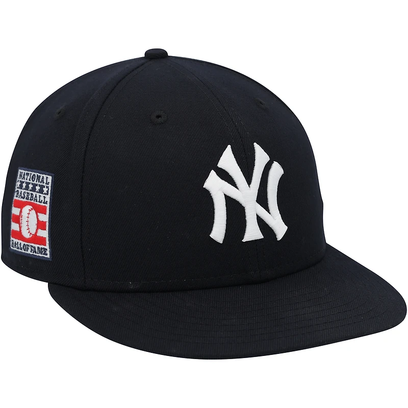 Casquette New Era bleu marine du Temple de la renommée des Yankees de New York, portée par Cody Bellinger lors du match contre les Phillies de Philadelphie, le 27 juillet 2025.
