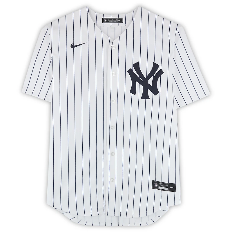 Maillot réplique blanc Nike autographié par David Wells des Yankees de New York, avec inscription « P.G. 17/05/98 ».