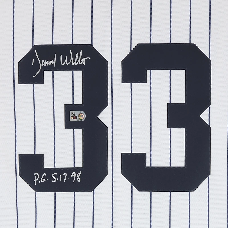 Maillot réplique blanc Nike autographié par David Wells des Yankees de New York, avec inscription « P.G. 17/05/98 ».