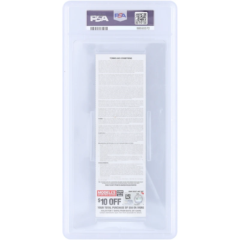 Billet autographié par Derek Jeter des Yankees de New York, 2 874e coup sûr, dépassant ainsi Babe Ruth au classement des meilleurs frappeurs de tous les temps. Authentifié par PSA (8/10) le 8 août 2010.