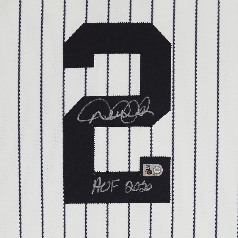 Maillot blanc Nike Elite autographié par Derek Jeter des Yankees de New York, avec écusson Hall of Fame et inscription « HOF 2020 ».