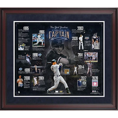 Collage encadré de 20'' x 24'' de la chronologie de carrière de Derek Jeter, New York Yankees, avec une capsule de terre utilisée lors du match - Version 3 - Édition limitée à 500 exemplaires