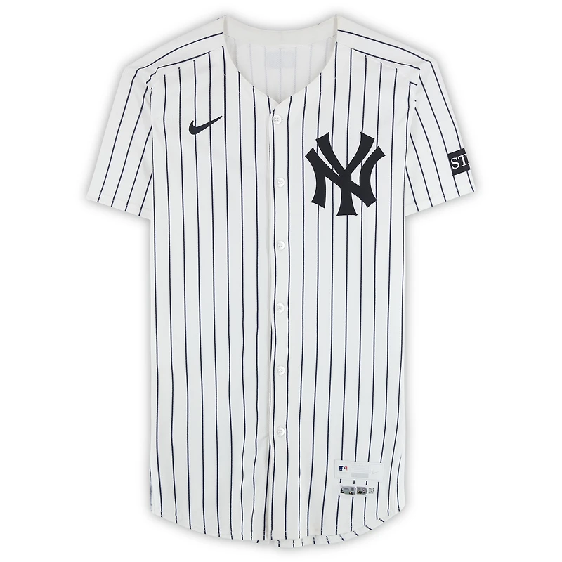 Maillot Nike blanc à rayures fines n° 38 de Devin Williams, porté par les Yankees de New York lors du match contre les Cubs de Chicago, le 13 juillet 2025