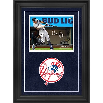 Photographie encadrée de luxe autographiée de 8'' x 10'' du record de home run de la Ligue américaine des Yankees de New York par Fanatics Authentic Aaron Judge