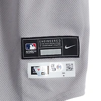 Maillot Nike gris n° 63 de Fernando Cruz, porté par les Yankees de New York, lors du match contre les Pirates de Pittsburgh, le 4 avril 2025