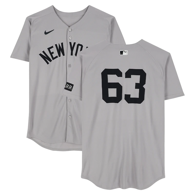 Maillot gris Nike n° 63 porté par Fernando Cruz des Yankees de New York contre les Blue Jays de Toronto le 4 octobre 2025 - Match 1 de la série de division de la Ligue américaine