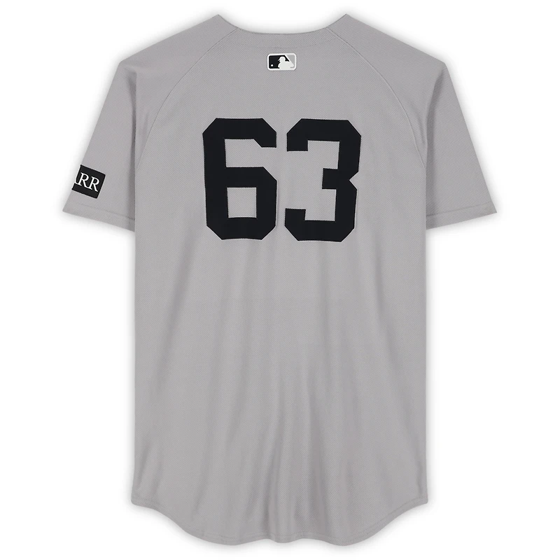 Maillot gris Nike n° 63 porté par Fernando Cruz des Yankees de New York contre les Blue Jays de Toronto le 4 octobre 2025 - Match 1 de la série de division de la Ligue américaine
