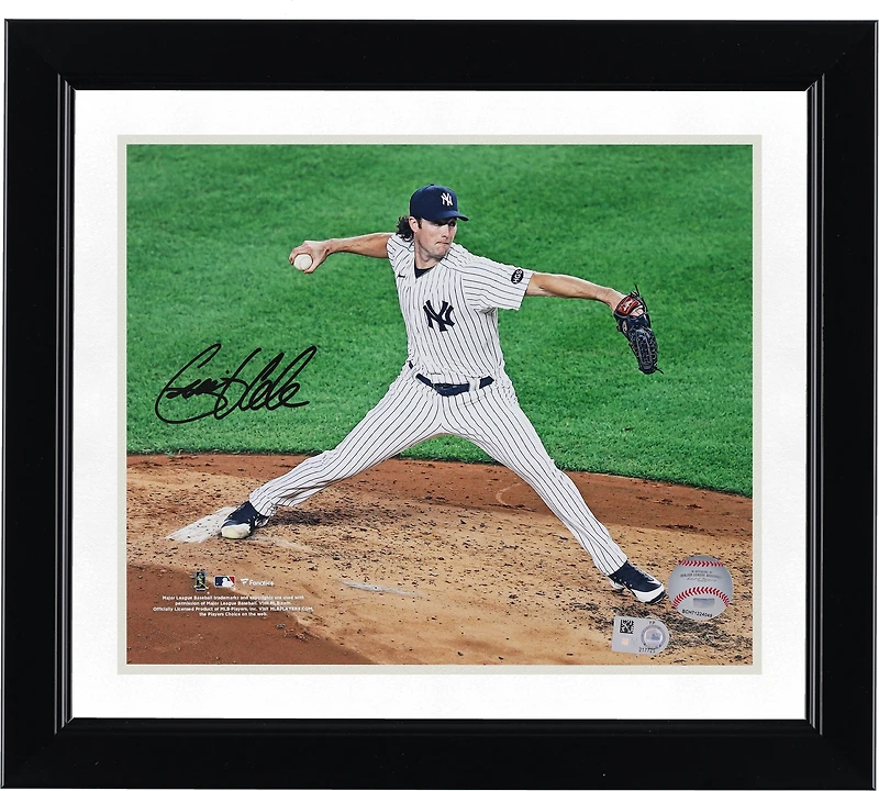 Photographie de Gerrit Cole, vue latérale, dédicacée par les Yankees de New York, 8" x 10"