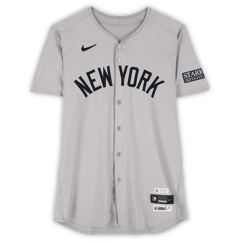 Maillot Nike gris n° 45 dédicacé par Gerrit Cole des Yankees de New York lors du match contre les Orioles de Baltimore le 12 juillet 2024 : 6 manches, points mérités, 7 retraits sur balles et victoires