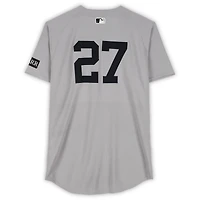 Maillot gris Nike n° 27 porté par Giancarlo Stanton (New York Yankees) lors du match contre les Orioles de Baltimore le 21 septembre 2025