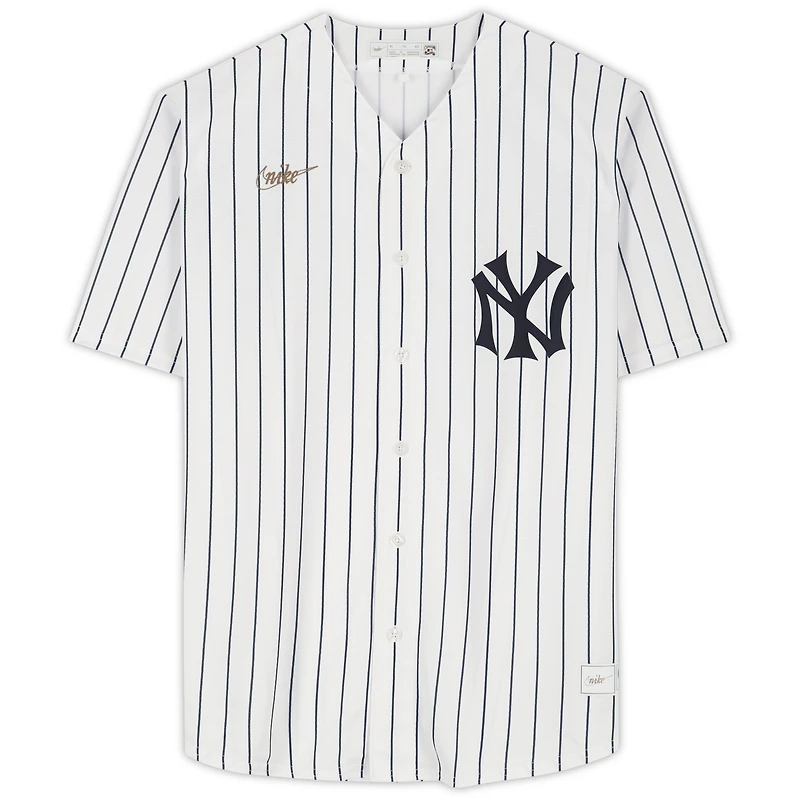 Maillot réplique blanc à rayures Nike Cooperstown Collection, autographié par Hideki Matsui des Yankees de New York, avec inscription « MVP des Séries mondiales 2009 ».