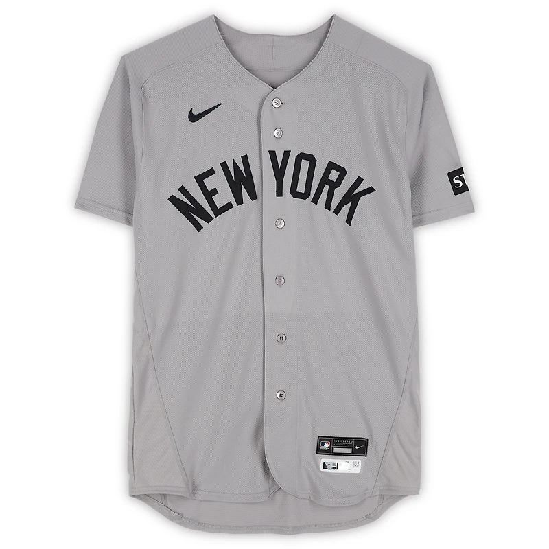 Maillot gris n° 59 porté par Jake Bird des Yankees de New York lors du match contre les Giants de San Francisco le 25 mars 2026