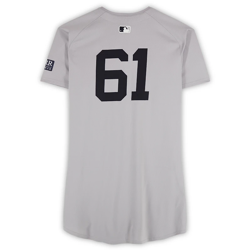 Maillot gris n°61 de Jake Cousins ​​pour les Yankees de New York lors du match des World Series contre les Dodgers de Los Angeles le 25 octobre 2024