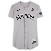 Maillot gris n°61 de Jake Cousins ​​pour les Yankees de New York lors du match des World Series contre les Dodgers de Los Angeles le 25 octobre 2024