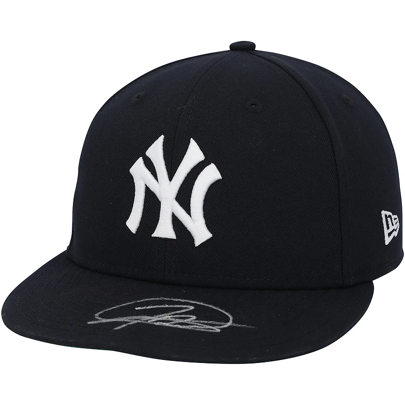 Casquette New Era bleu marine autographiée portée par Jasson Domínguez (New York Yankees) lors du match contre les Phillies de Philadelphie le 27 juillet 2025 – Week-end du Temple de la renommée