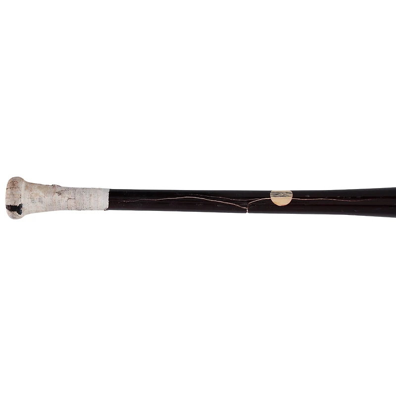 Bâton Marucci noir cassé utilisé par Jasson Domínguez (New York Yankees) lors du match contre les Orioles de Baltimore le 18 septembre 2025