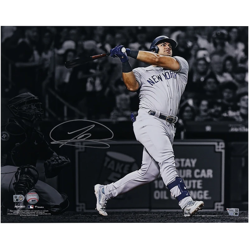 Photo dédicacée de Jasson Dominguez, joueur des Yankees de New York, en pleine action (40 x 50 cm).