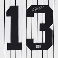 Maillot Nike blanc à rayures, numéro 13, porté et autographié par Jazz Chisholm Jr. (New York Yankees) lors du match contre les Blue Jays de Toronto le 8 octobre 2025 (match 4 de la série de division de la Ligue américaine).