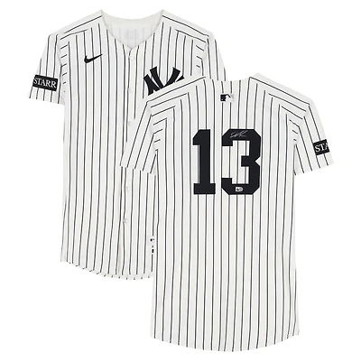 Maillot Nike blanc à rayures, numéro 13, porté et autographié par Jazz Chisholm Jr. (New York Yankees) lors du match contre les Blue Jays de Toronto le 8 octobre 2025 (match 4 de la série de division de la Ligue américaine).