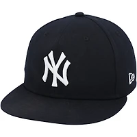 Casquette New Era bleu marine portée par Jazz Chisholm Jr., des Yankees de New York, lors du match contre les Blue Jays de Toronto le 8 octobre 2025 (match 4 de la série de division de la Ligue américaine).