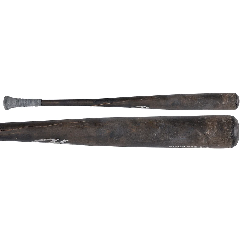 V106832 Yankee J.C. Escarra New York Yankees Game-Used Gray Homewood Broken Bat contre Detroit Tigers le 9 avril 2025 25 J.C. Escarra UNS GU BAT 45840 COLGMUEQU GUBBBT2874 #25