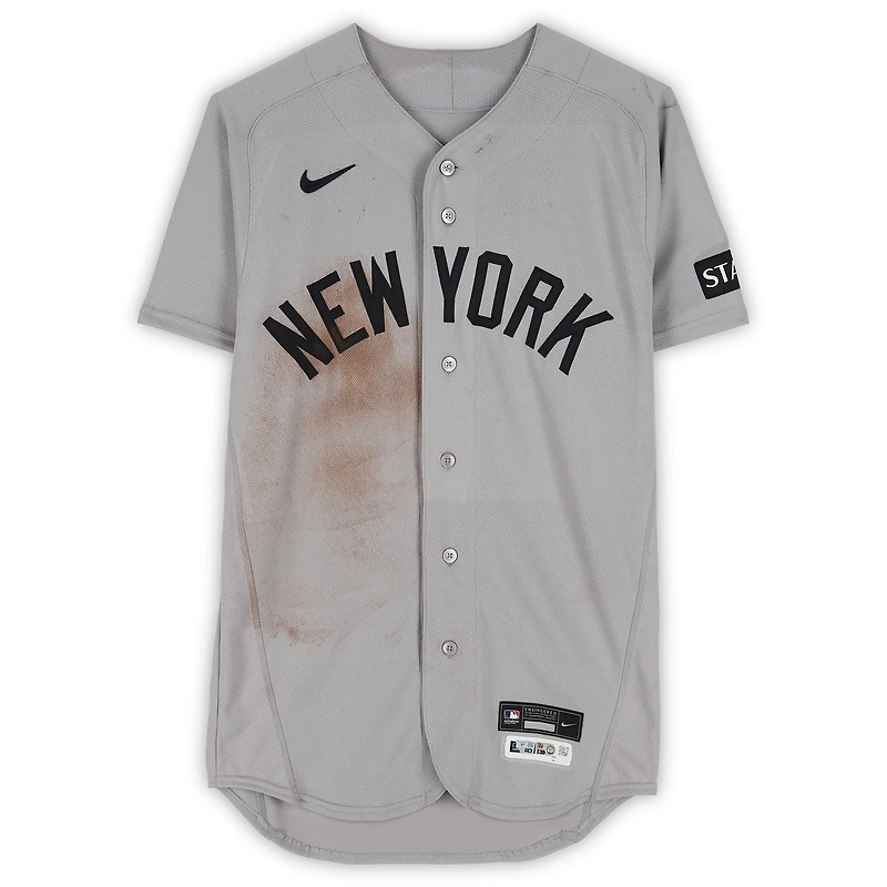 Maillot gris n° 72 porté par José Caballero, des Yankees de New York, lors du match contre les Giants de San Francisco le 25 mars 2026.